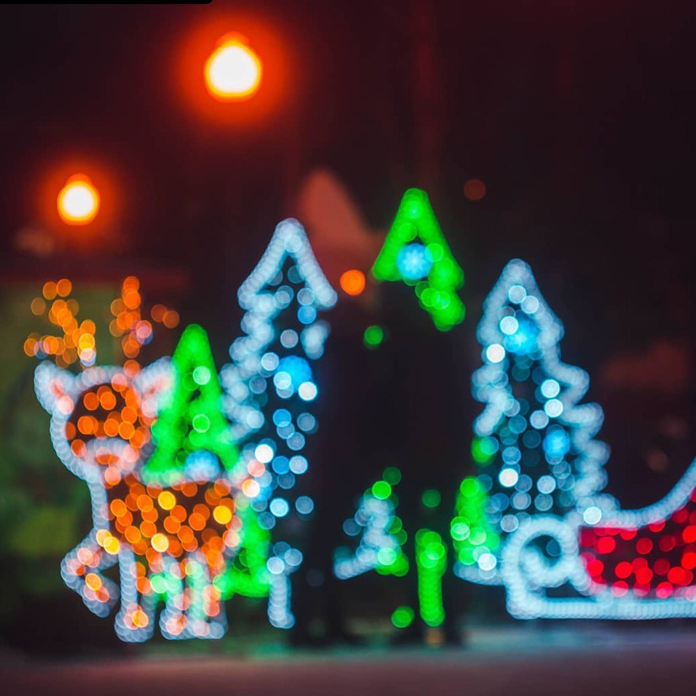 Новорічна фотозона зі святковим декором