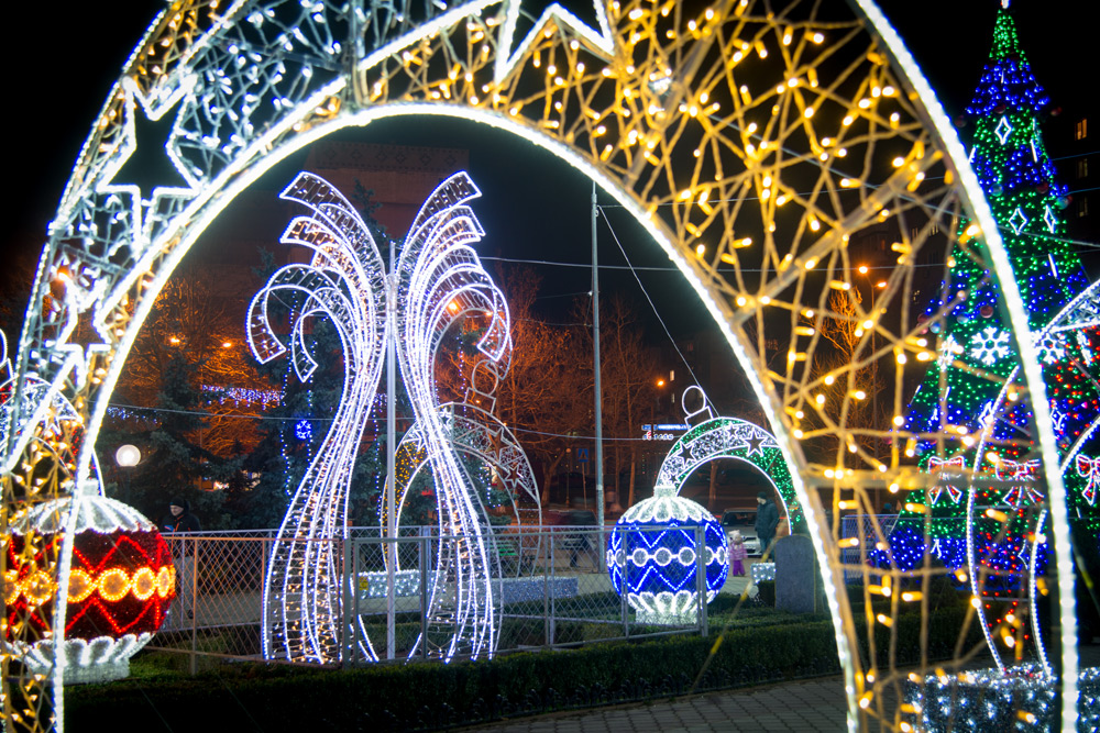 Новорічні декорації для оформлення площі м.Чорноморськ