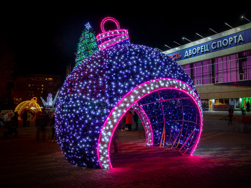 Великі світлодіодні кулі для оформлення площі м Чорноморськ