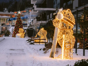 Святкова ілюмінація та світлодіодні декорації для готелю Glacier, Буковель
